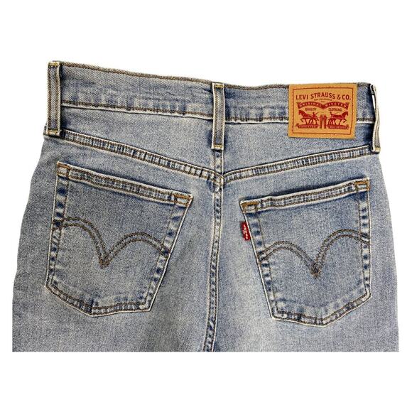 Levi’s Women’s Wedgie Straight Jeans | Light Wash Distressed | Size 26 x 28 - Picture 7 of 7